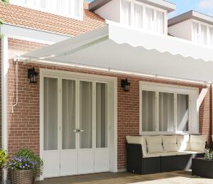 STORE BANNE 600 x 350 cm, motorisé, toile blanche