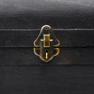 COFFRE/table en bois noir, avec tiroirs, style pirate